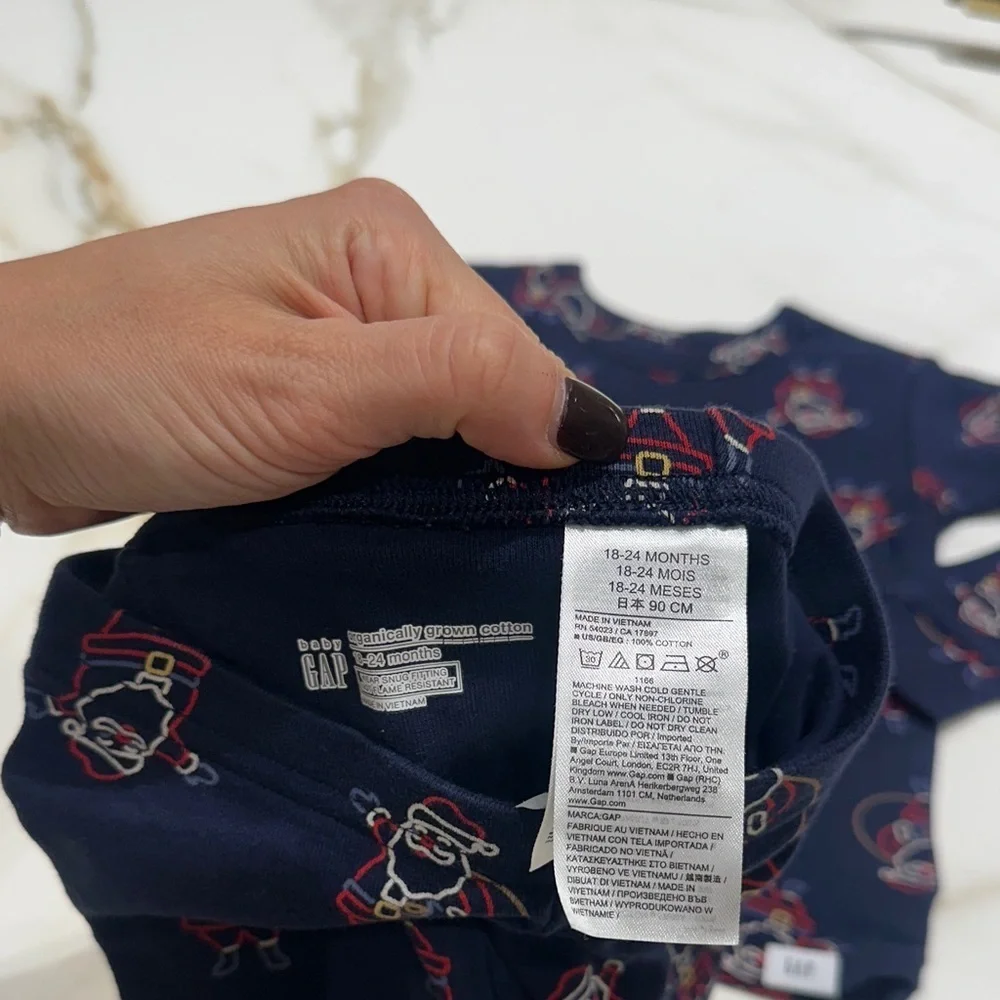 GAP charming dark